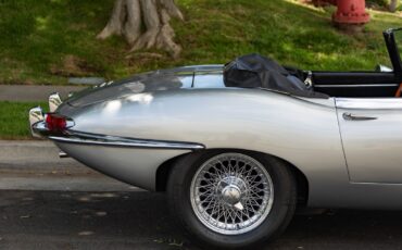 Jaguar-XKE-E-Type-4.2L-5-spd-Roadster-1965-2-Door-Convertible-Roadster-4
