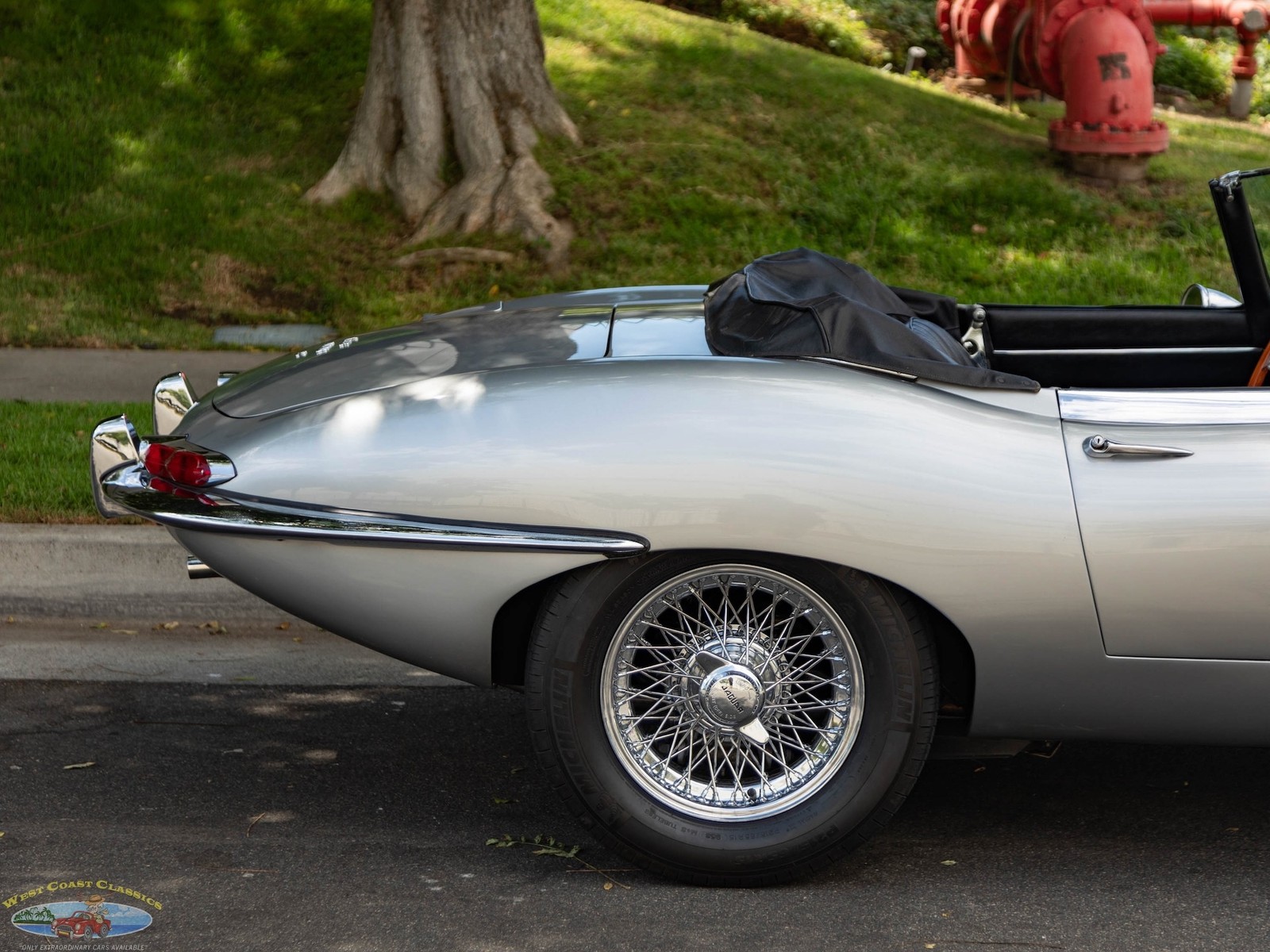 Jaguar-XKE-E-Type-4.2L-5-spd-Roadster-1965-2-Door-Convertible-Roadster-4