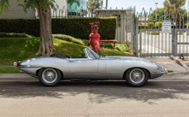 Jaguar-XKE-E-Type-4.2L-5-spd-Roadster-1965-2-Door-Convertible-Roadster-6
