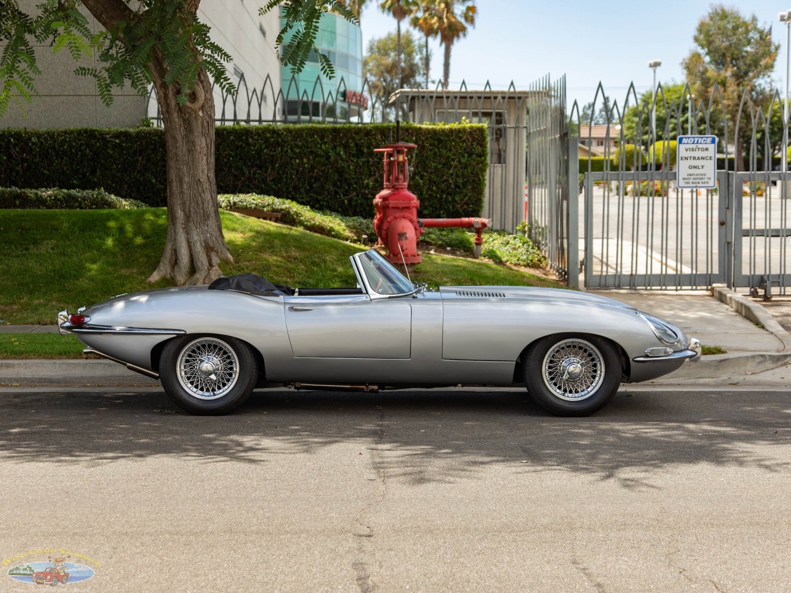 Jaguar-XKE-E-Type-4.2L-5-spd-Roadster-1965-2-Door-Convertible-Roadster-6