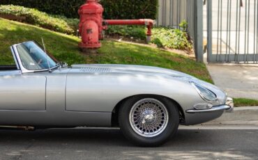 Jaguar-XKE-E-Type-4.2L-5-spd-Roadster-1965-2-Door-Convertible-Roadster-7