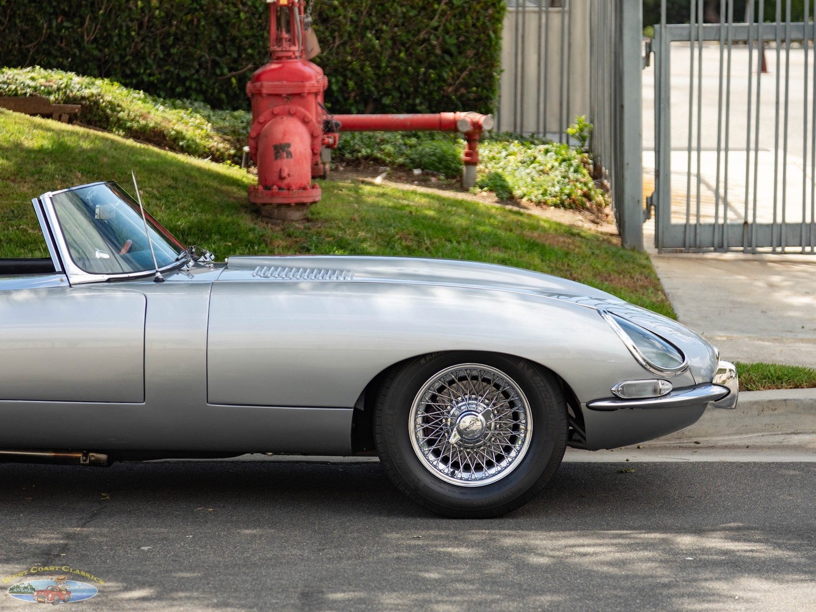 Jaguar-XKE-E-Type-4.2L-5-spd-Roadster-1965-2-Door-Convertible-Roadster-7