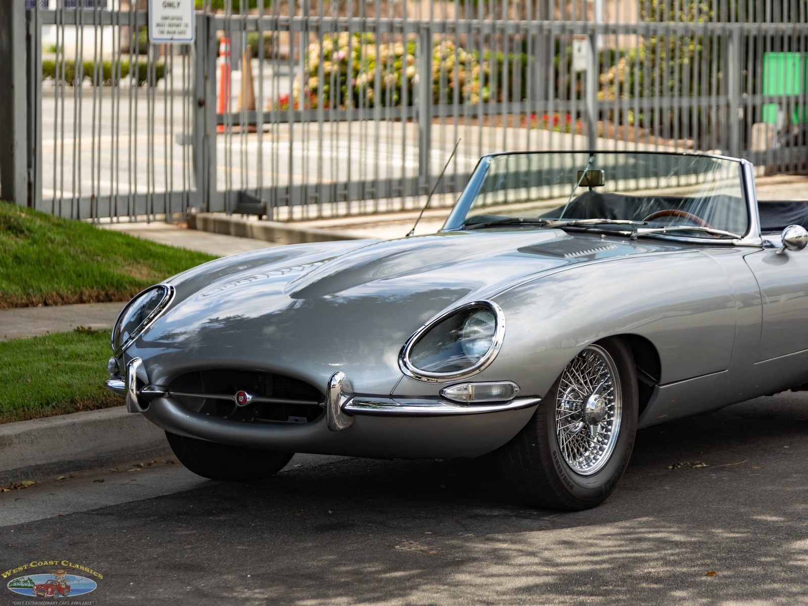 Jaguar-XKE-E-Type-4.2L-5-spd-Roadster-1965-2-Door-Convertible-Roadster-9