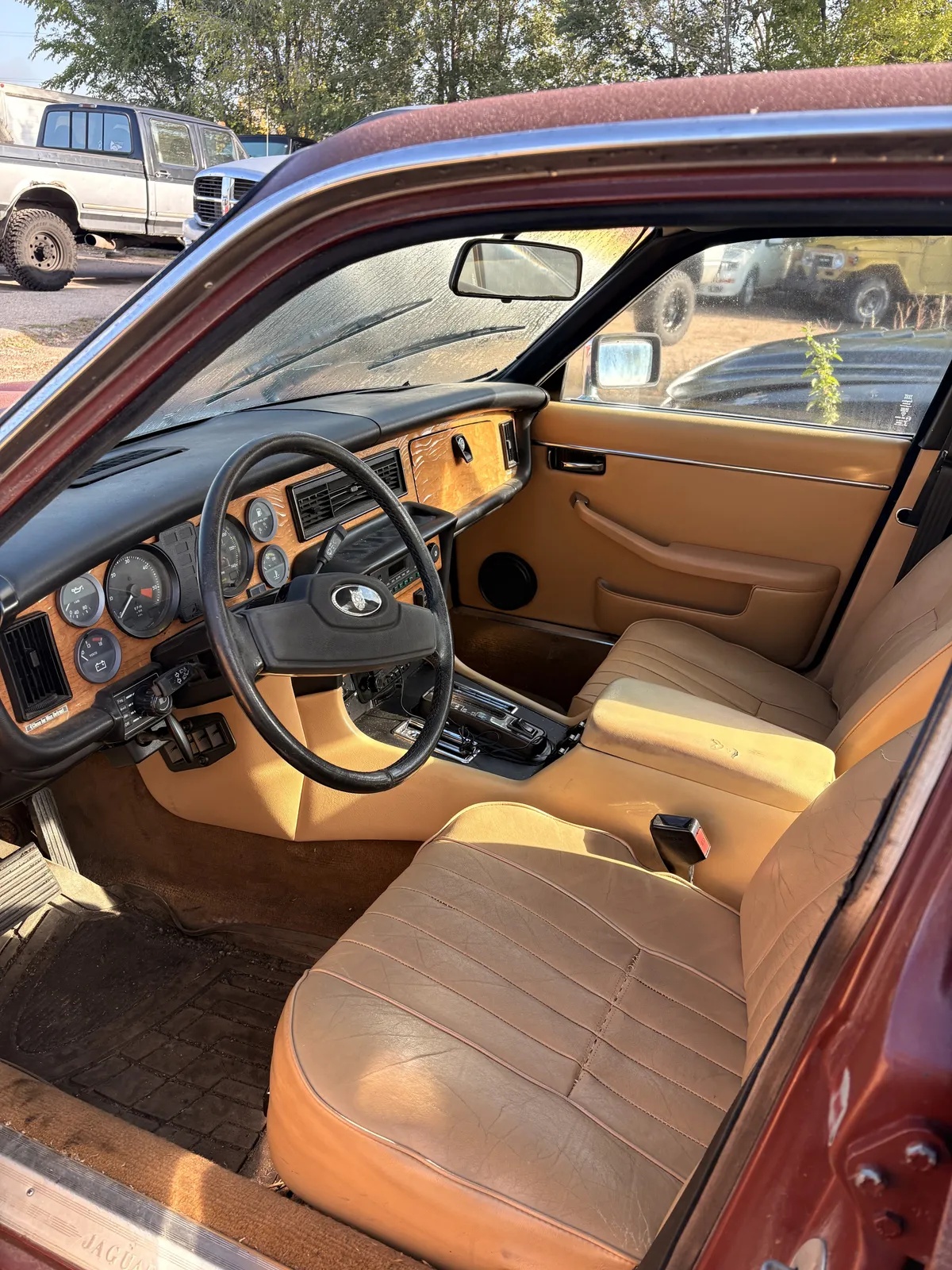 Jaguar-Xj-1983-Brown-Tan-7
