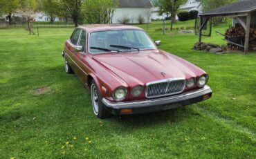 Jaguar-Xj-vanden-plas-1986-Red-White