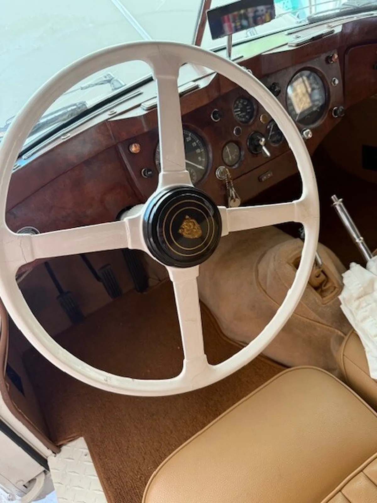 Jaguar-Xk140-1956-White-Tan-10