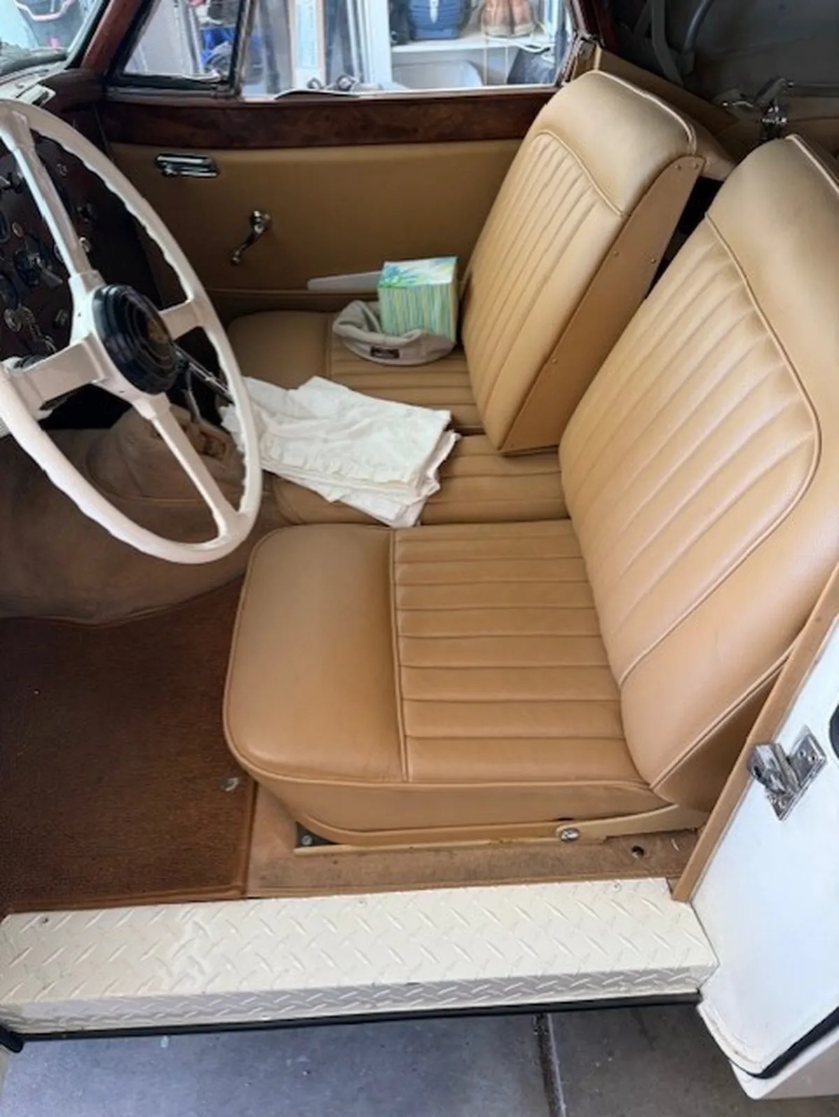 Jaguar-Xk140-1956-White-Tan-7