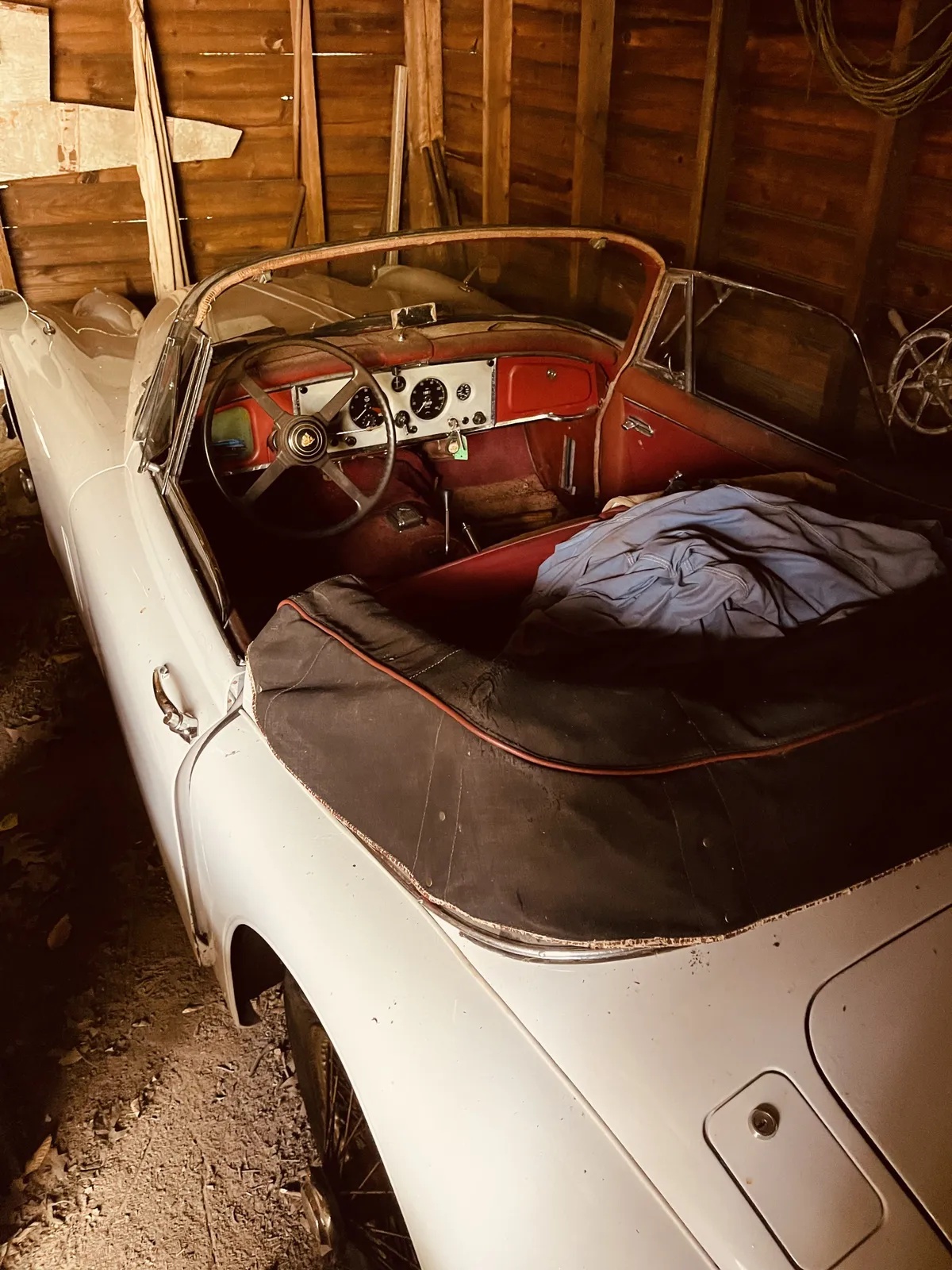 Jaguar-Xk150-1960-Olde-English-White-Red-1