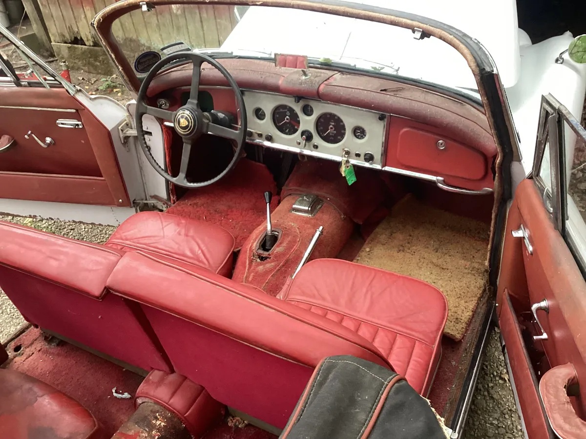 Jaguar-Xk150-1960-Olde-English-White-Red-11