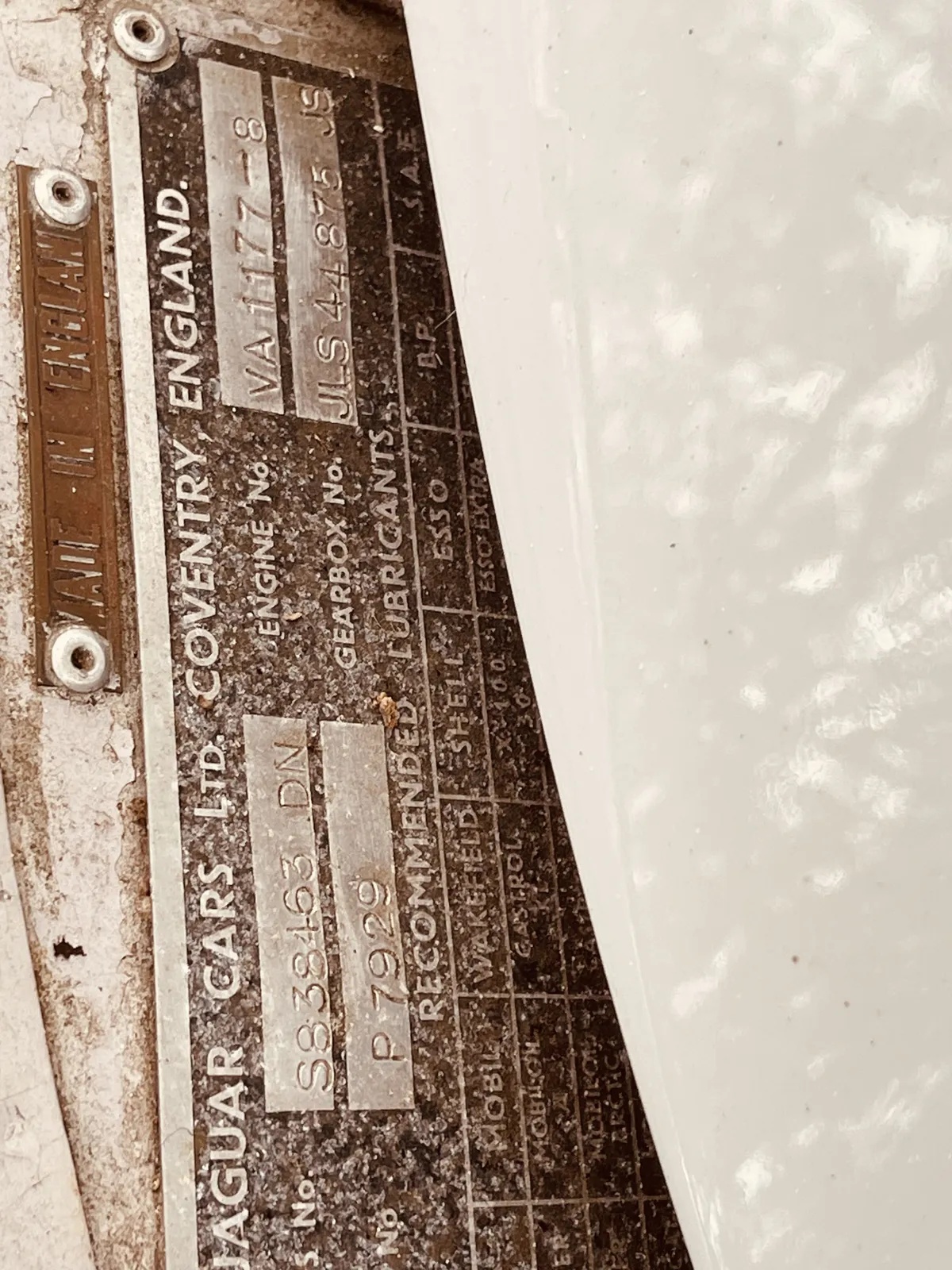 Jaguar-Xk150-1960-Olde-English-White-Red-13