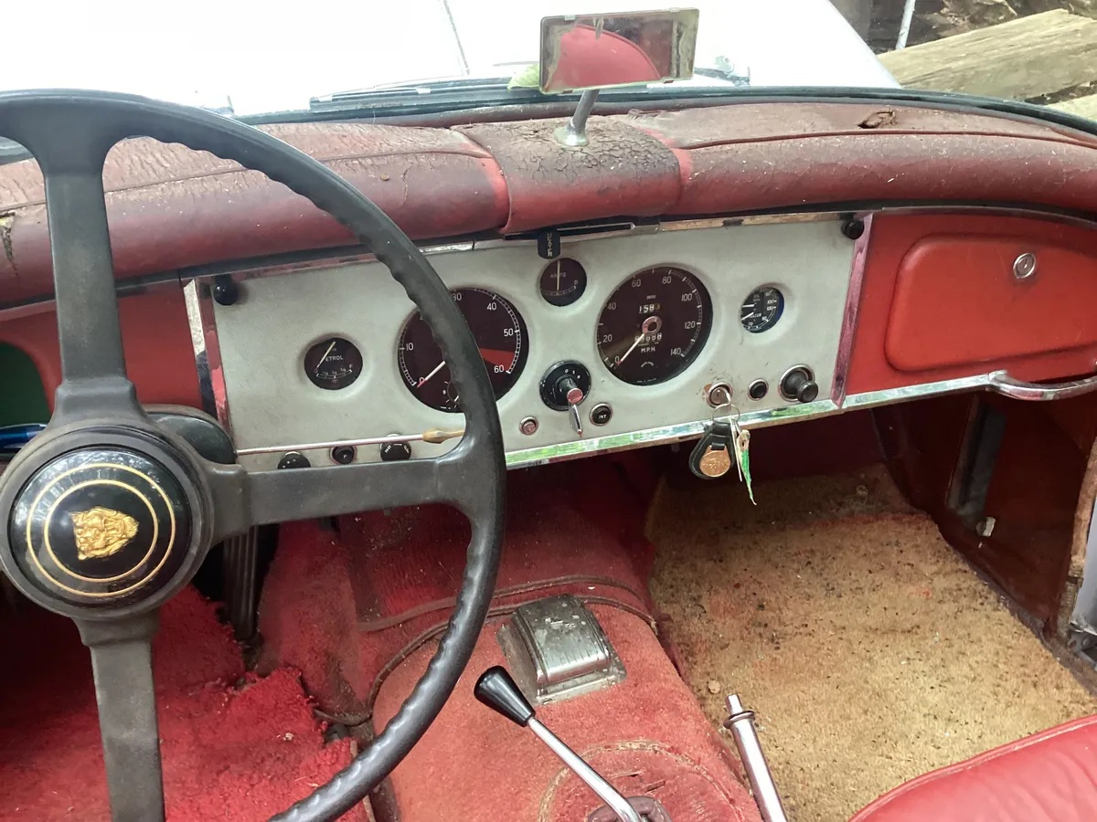 Jaguar-Xk150-1960-Olde-English-White-Red-2