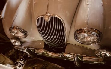 Jaguar-Xk150-1960-Olde-English-White-Red-9