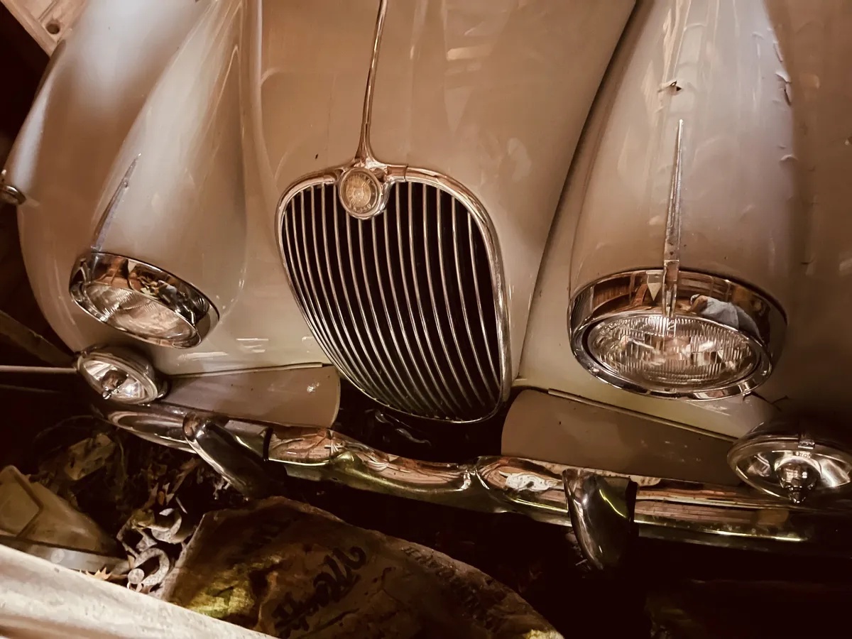 Jaguar-Xk150-1960-Olde-English-White-Red-9