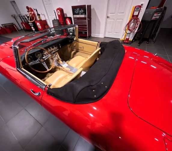 Jaguar-Xke-1963-Red-Tan-2