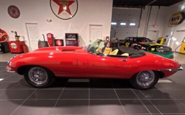 Jaguar-Xke-1963-Red-Tan