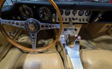 Jaguar-Xke-1963-Red-Tan-4