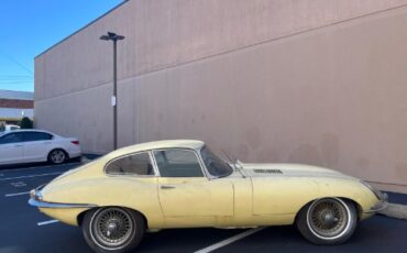 Jaguar-Xke-1967-Yello-Black-1