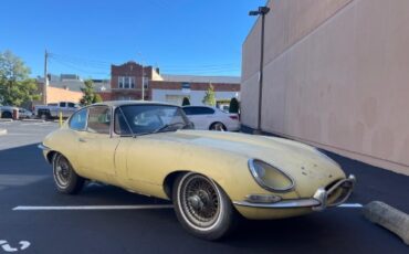 Jaguar-Xke-1967-Yello-Black