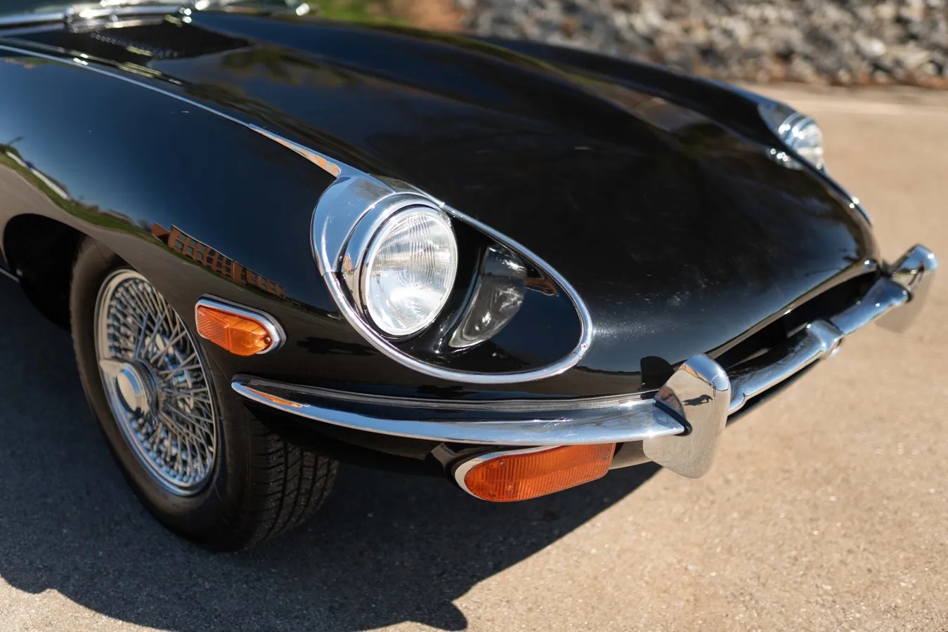 Jaguar-Xke-1969-Black-Black-12
