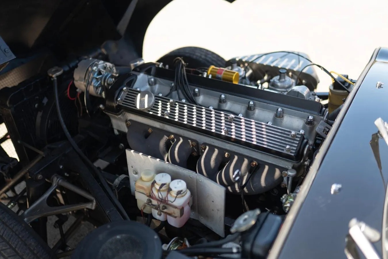 Jaguar-Xke-1969-Black-Black-9