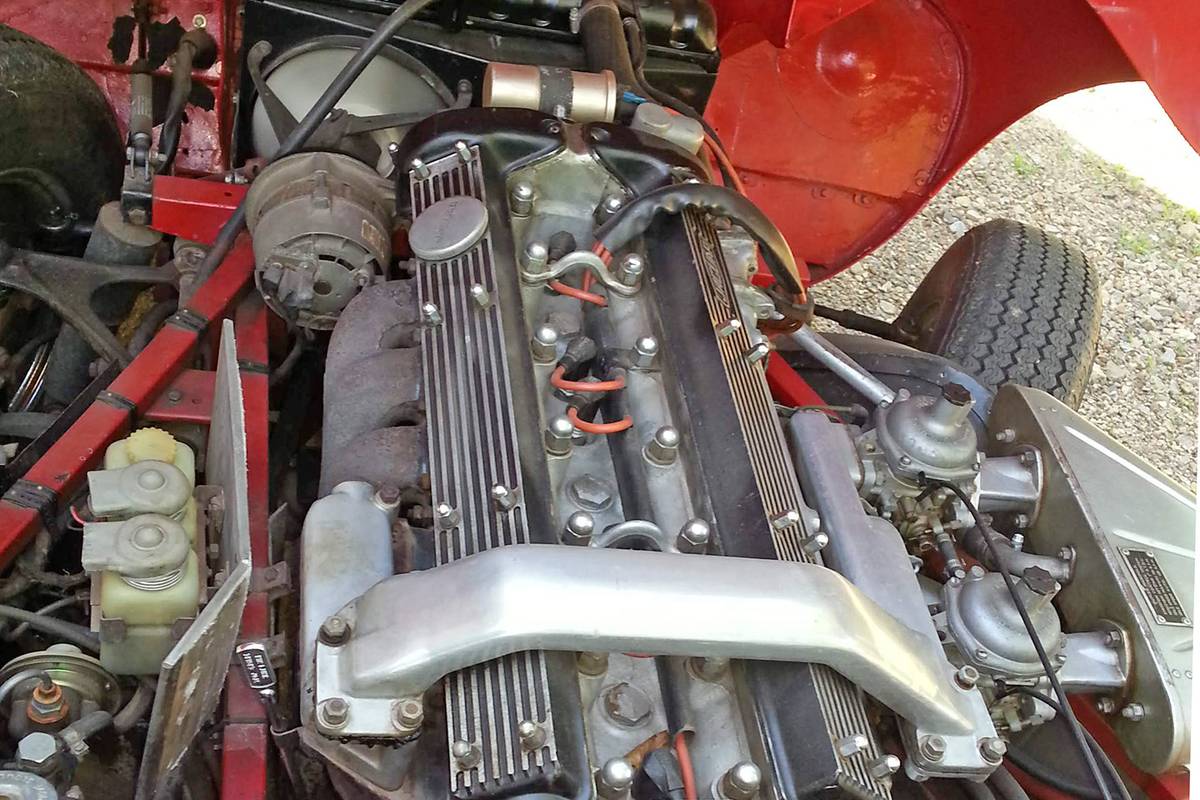 Jaguar-e-type-1968-red-11