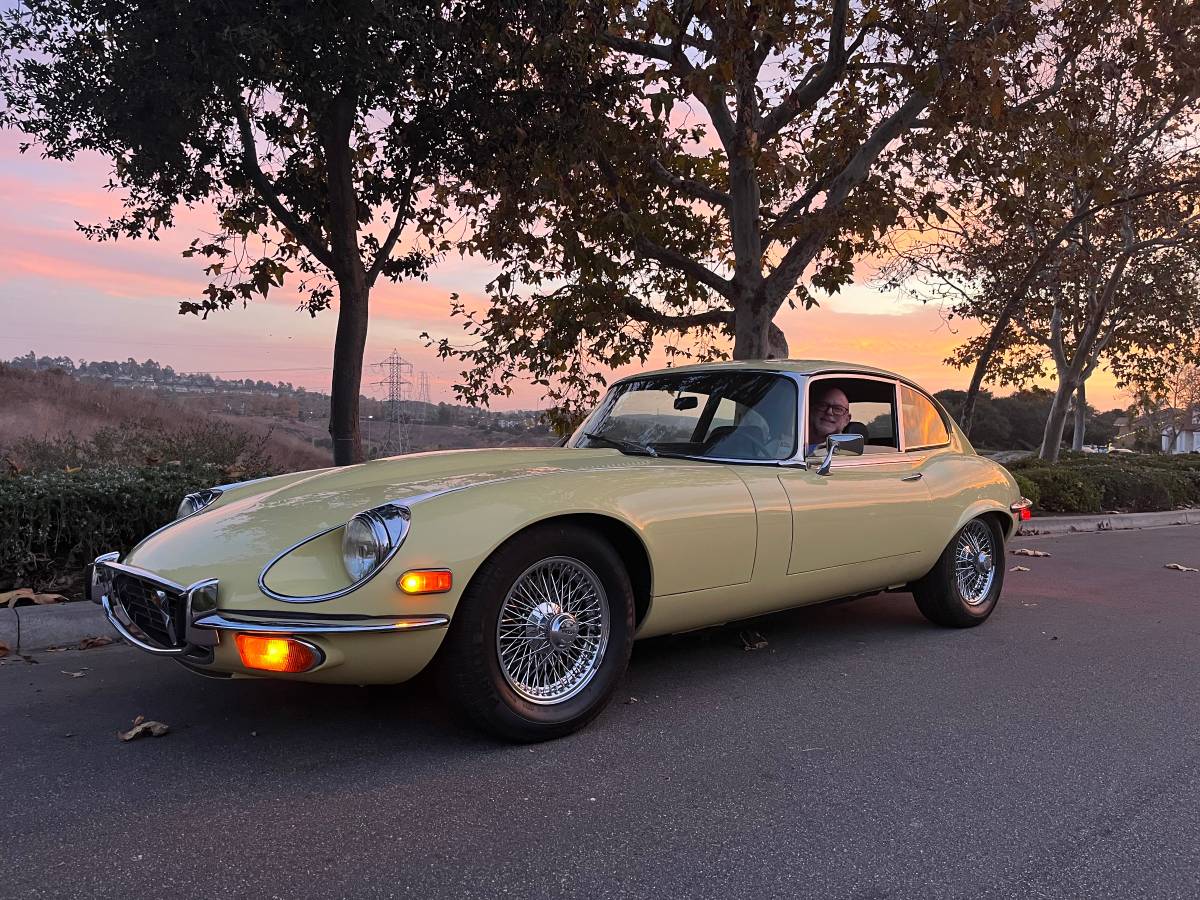 Jaguar-e-type-1971-yellow-2