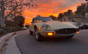 Jaguar-e-type-1971-yellow-22