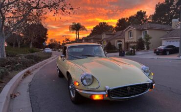 Jaguar-e-type-1971-yellow