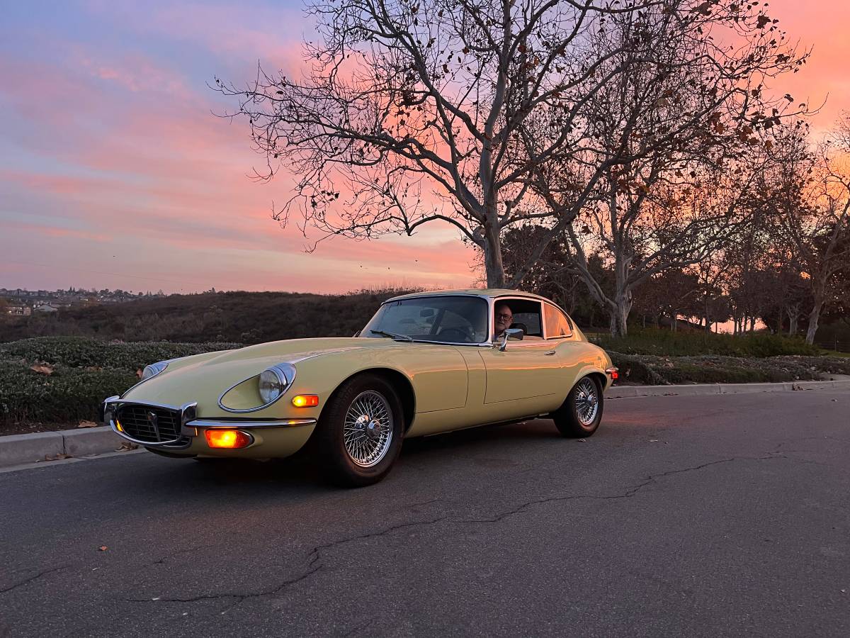 Jaguar-e-type-1971-yellow-27