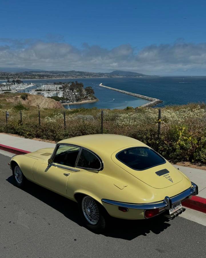 Jaguar-e-type-1971-yellow-30