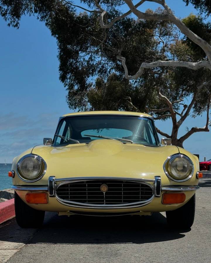 Jaguar-e-type-1971-yellow-31