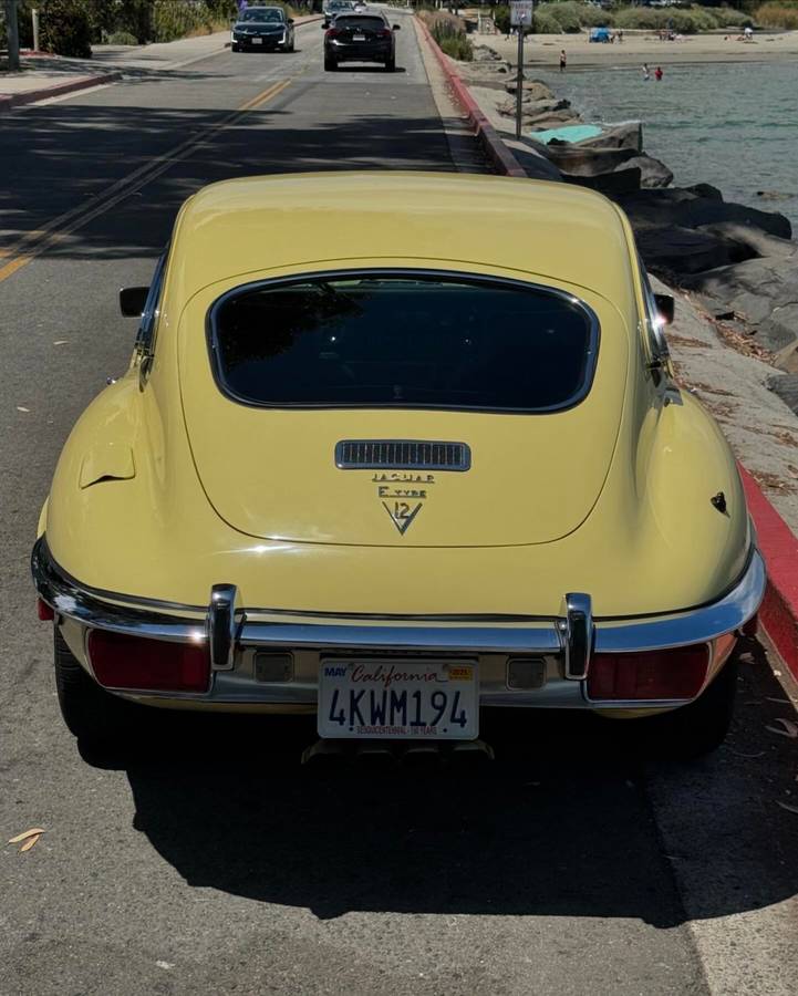 Jaguar-e-type-1971-yellow-32