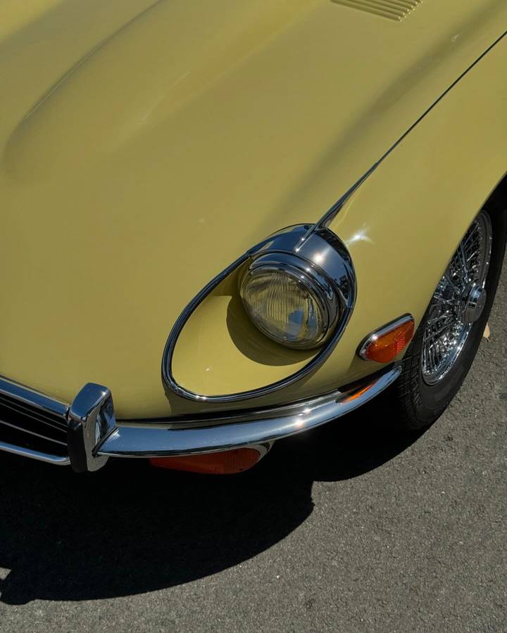 Jaguar-e-type-1971-yellow-33