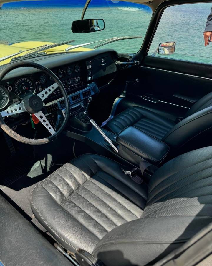 Jaguar-e-type-1971-yellow-36