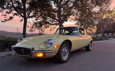 Jaguar-e-type-1971-yellow-43