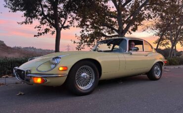 Jaguar-e-type-1971-yellow-44