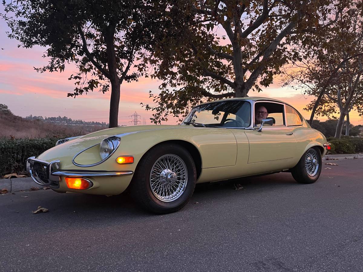 Jaguar-e-type-1971-yellow-44