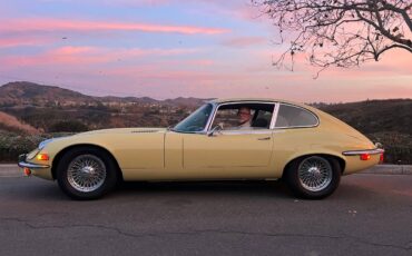 Jaguar-e-type-1971-yellow-46