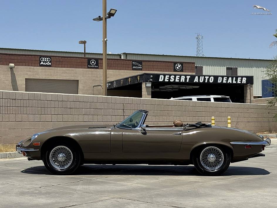 Jaguar-e-type-low-miles-1972-6