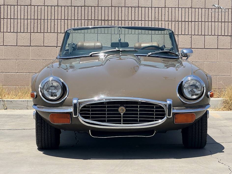 Jaguar-e-type-low-miles-1972-9