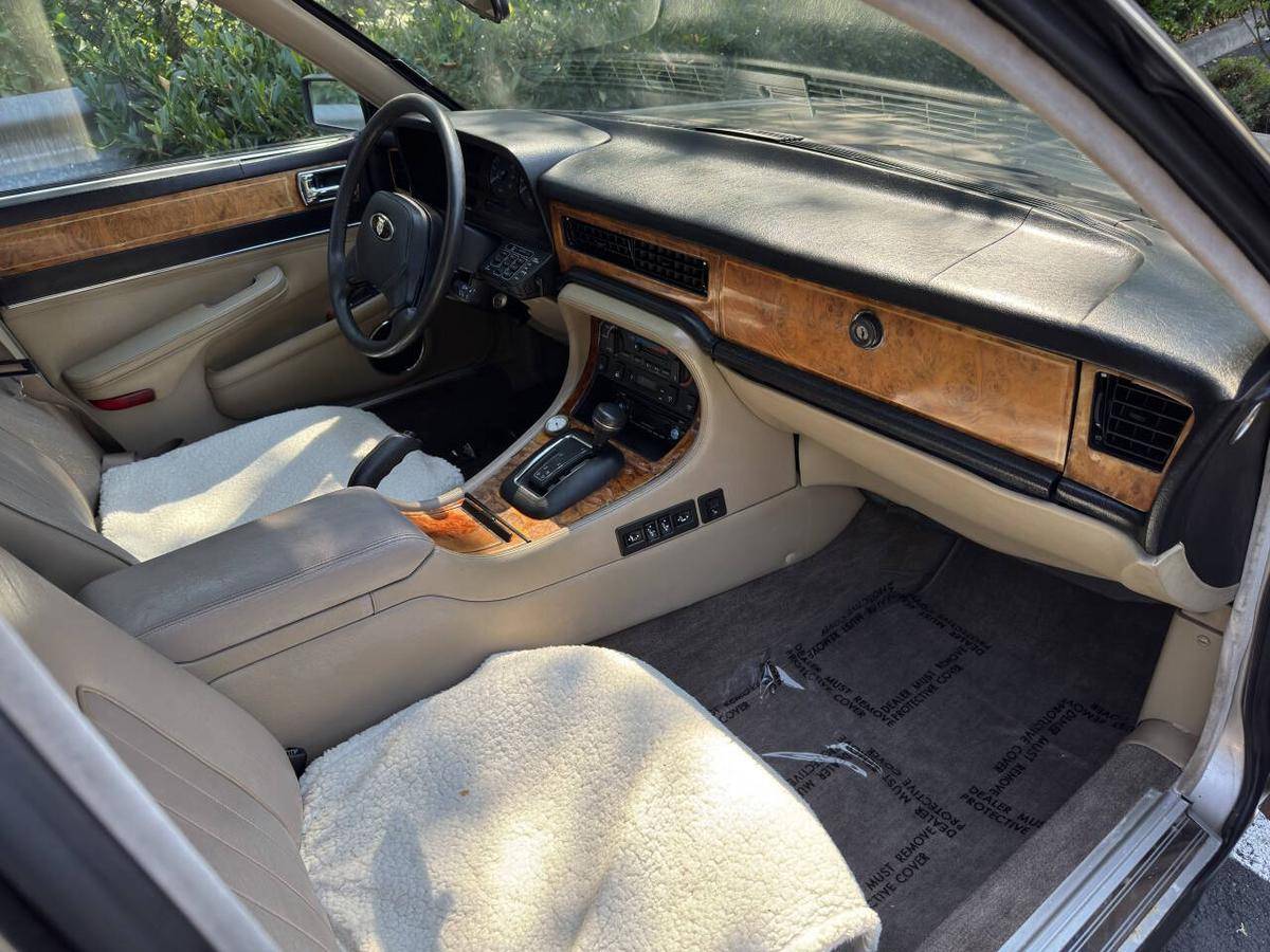Jaguar-vanden-plas-1988-1