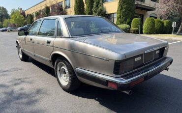 Jaguar-vanden-plas-1988-10