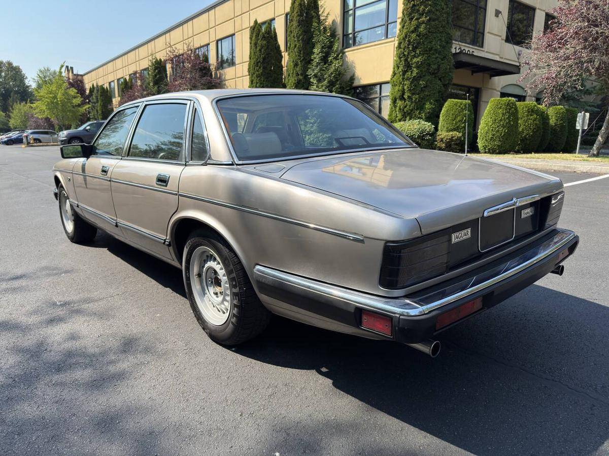 Jaguar-vanden-plas-1988-10