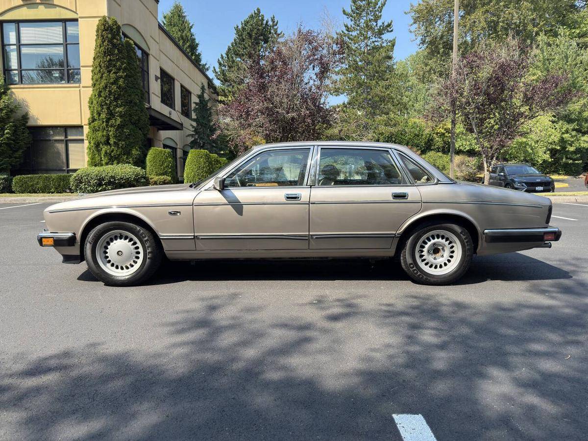 Jaguar-vanden-plas-1988-11