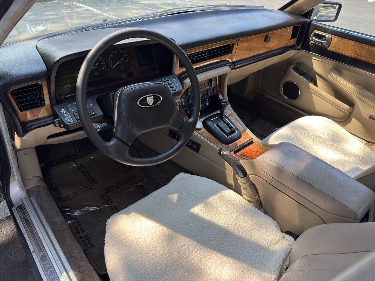 Jaguar-vanden-plas-1988-14