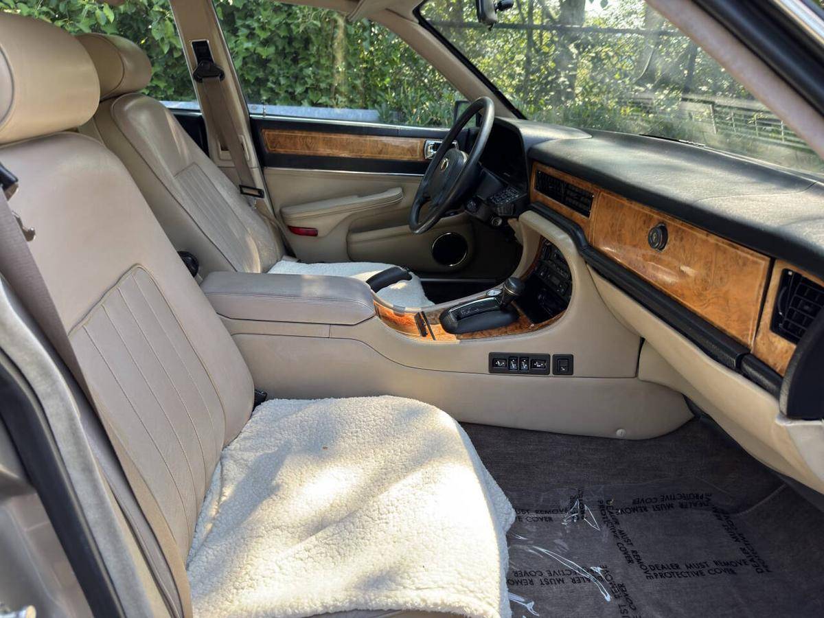 Jaguar-vanden-plas-1988-16