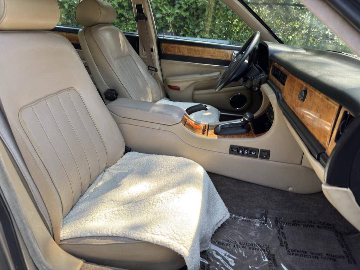 Jaguar-vanden-plas-1988-17