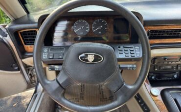 Jaguar-vanden-plas-1988-18