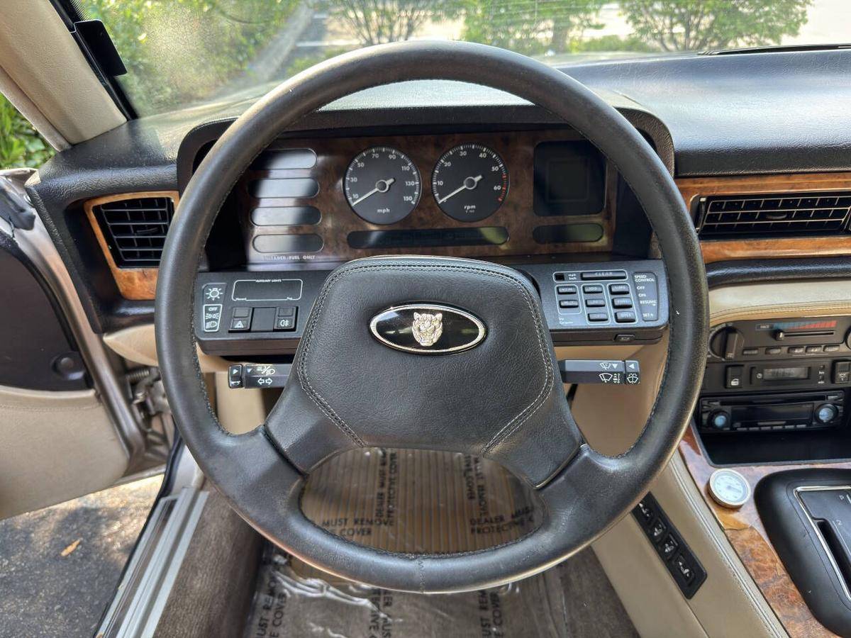 Jaguar-vanden-plas-1988-18