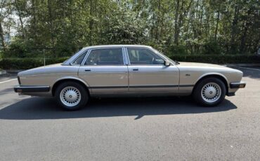 Jaguar-vanden-plas-1988-8